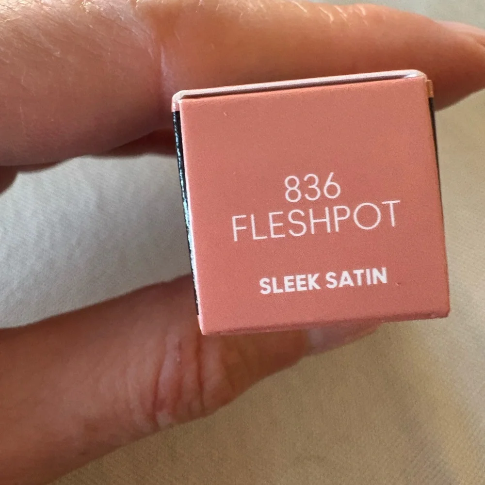 NEW MAC ximal Sleek Satin Lip stick - Fleshpot